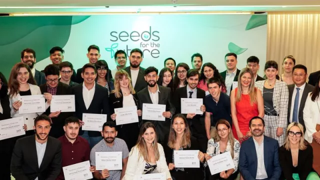 Huawei premió a estudiantes de Argentina, Uruguay y Paraguay (todos miran la sustentabilidad)