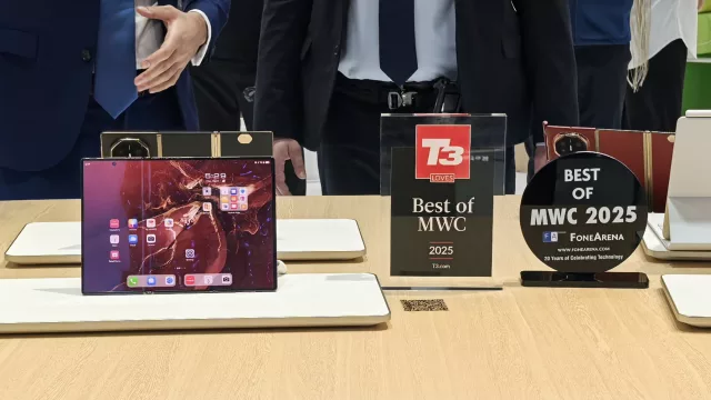 Huawei presentó el primer smartphone "tríptico": una pantalla que se pliega tres veces (y otros chiches que llegan a la Argentina)